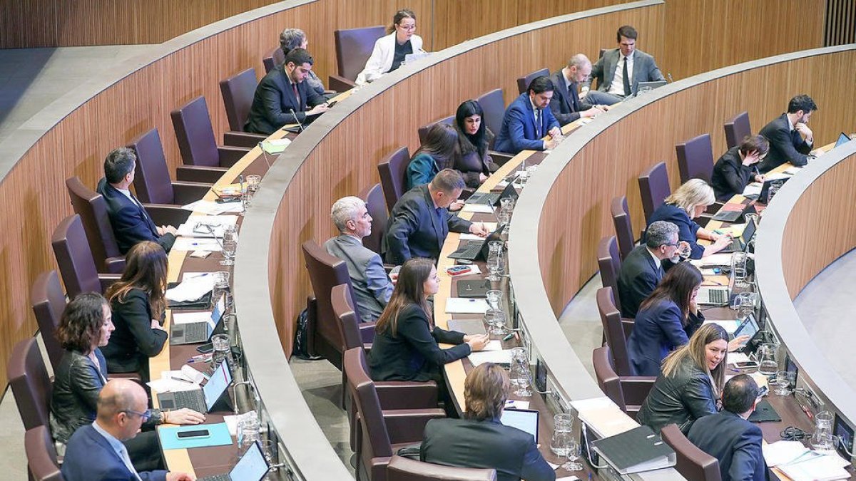 La sessió on es va decidir la creació de la comissió.