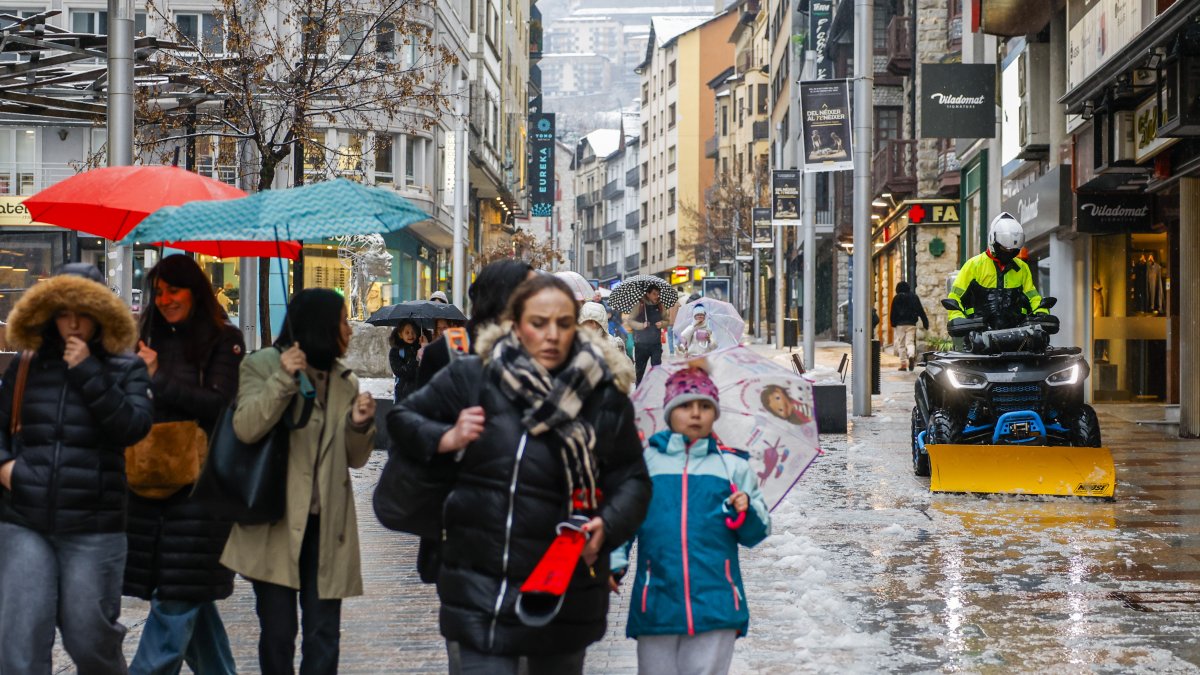Màquina llevaneu a l'avinguda Carlemany d'Escaldes.