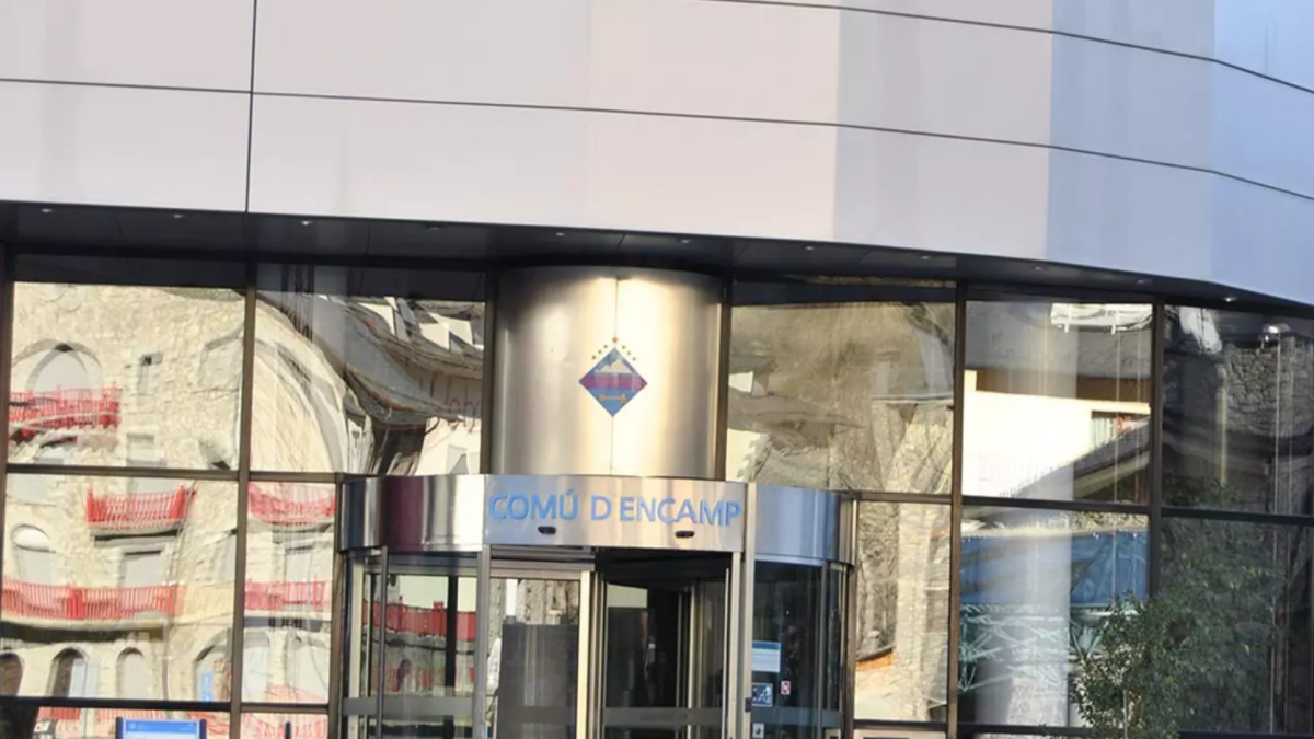La façana del comú d'Encamp.