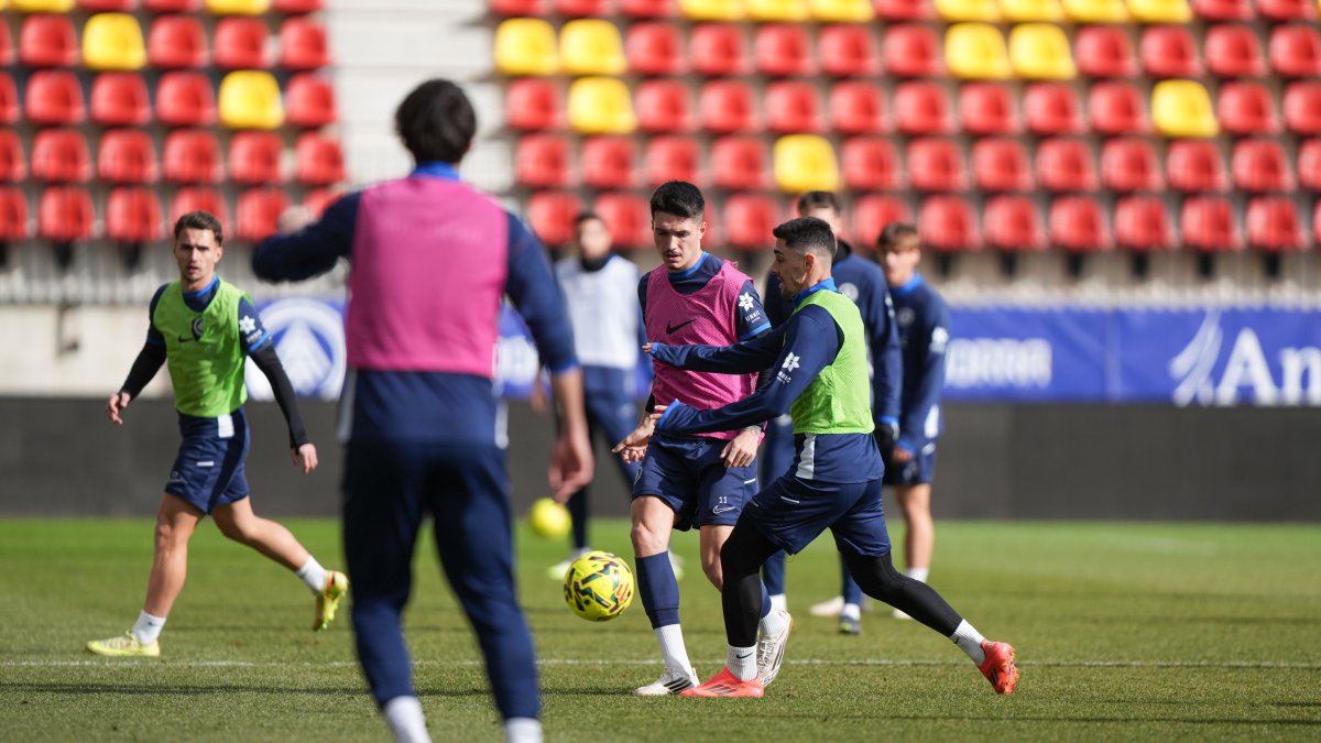 Entrenament dels tricolors al Nou Estadi de la FAF d’Encamp.