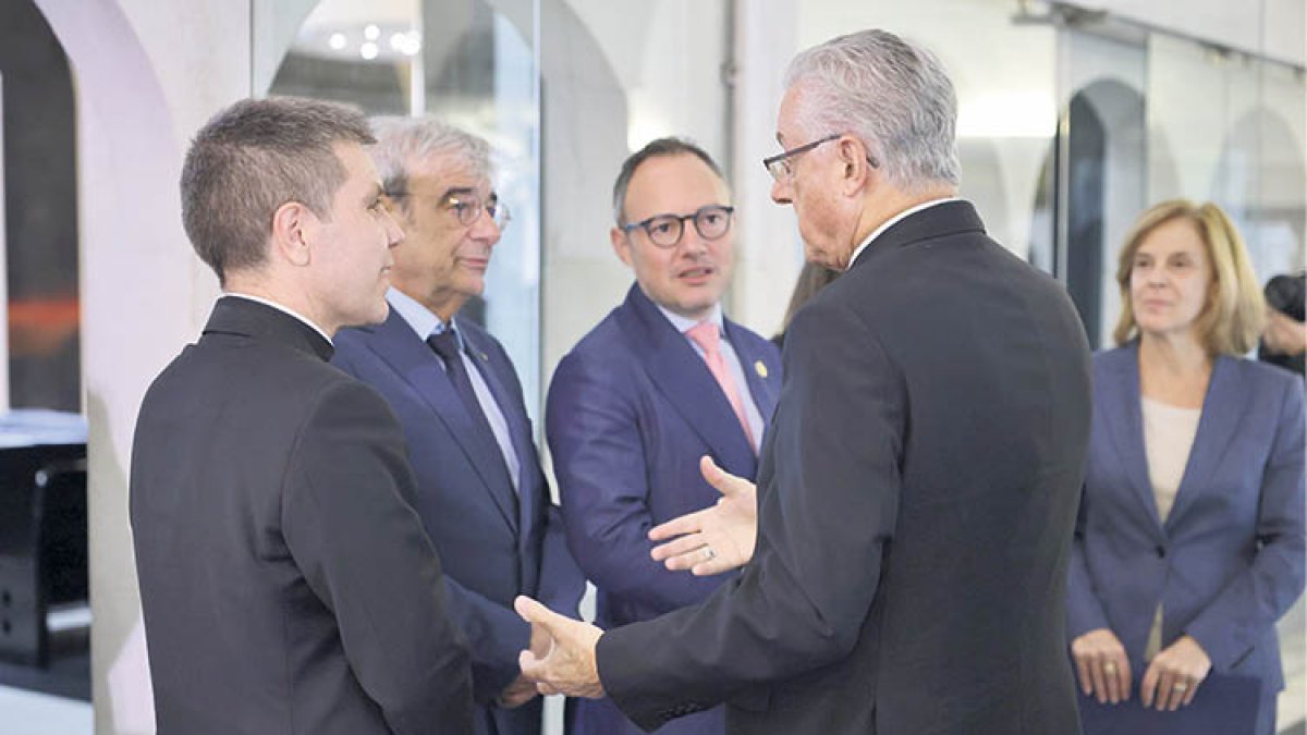 Vives xerrant amb Serrano, Espot i Baró.