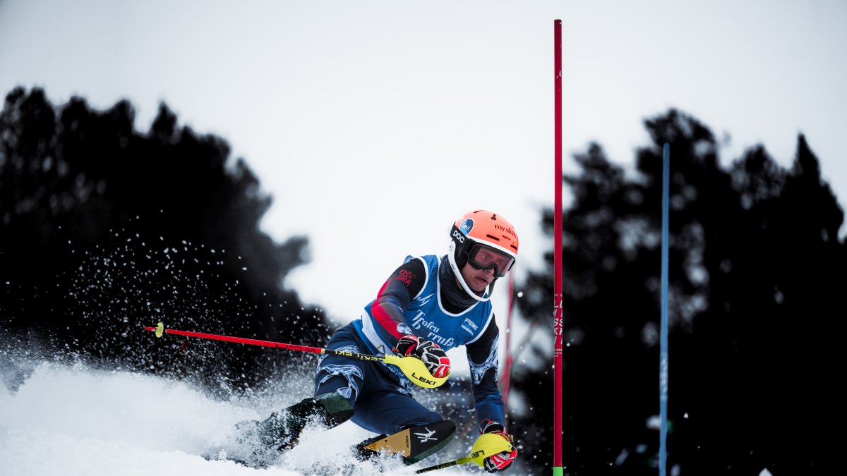Un dels esquiadors durant la primera jornada del Trofeu Borrufa.