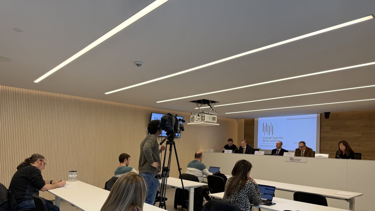 Els responsables de la Justícia durant l’acte ahir.