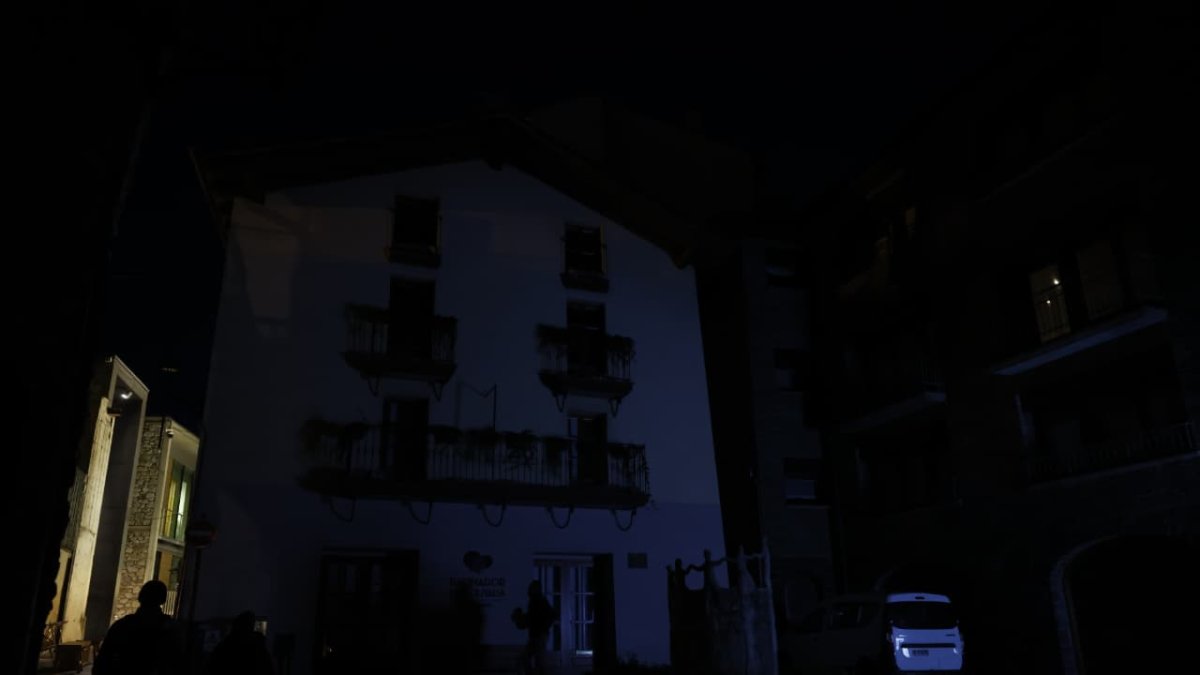 El nucli antic d'Andorra la Vella a les fosques