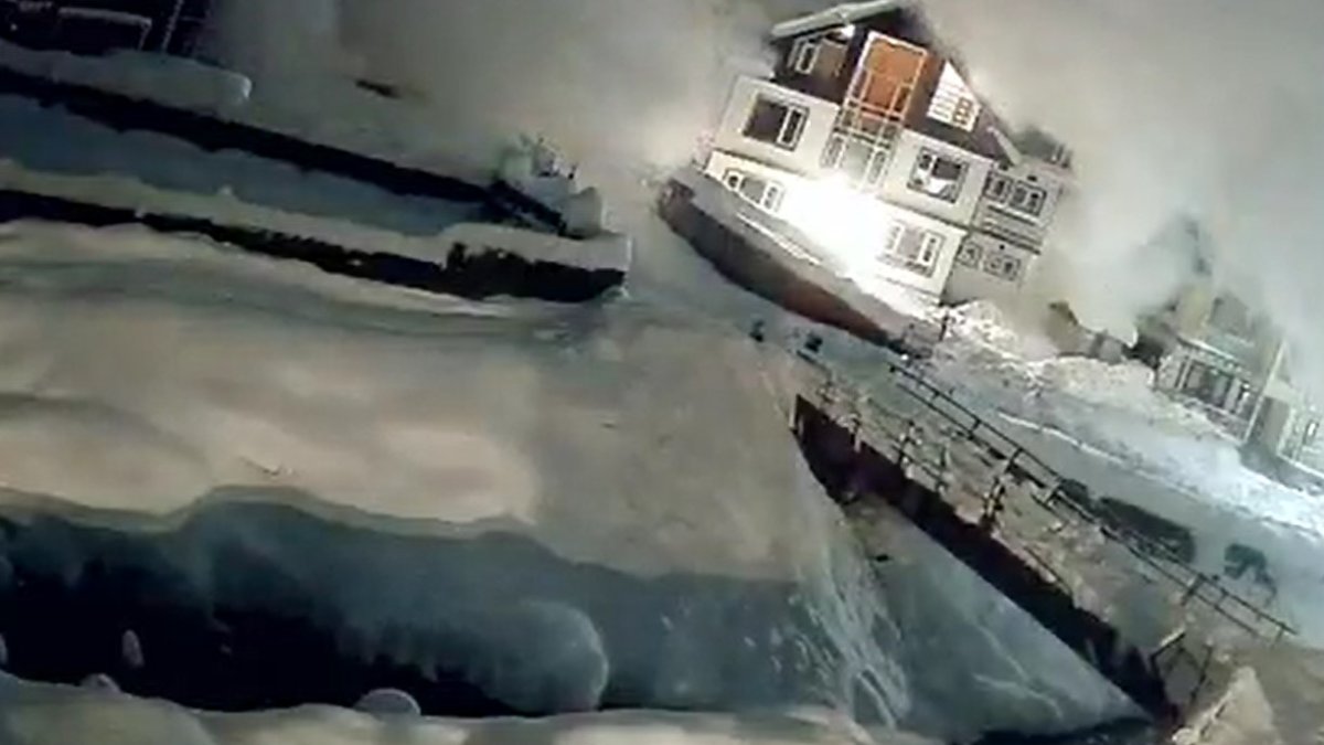 Una allau sepulta un poble al nord de l'Índia.