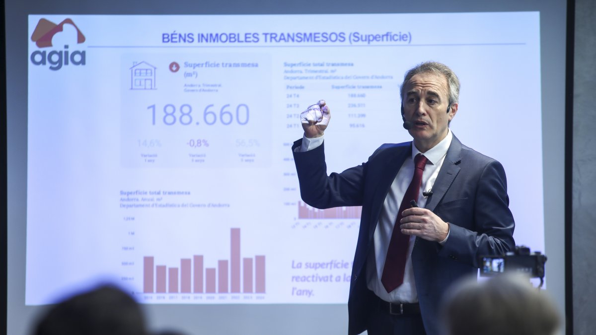 Fabra durant una de les presentacions dels estudis de l’AGIA.