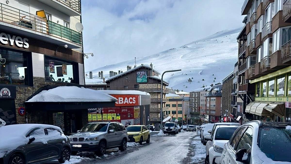 Imatge del Pas de la Casa aquest migdia.