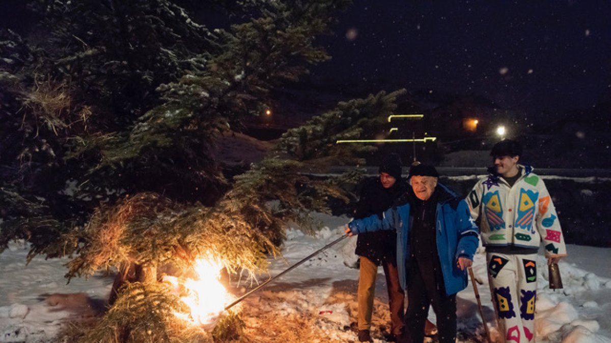 Encesa de l’Arbre de la Crema de Gener de Canillo.