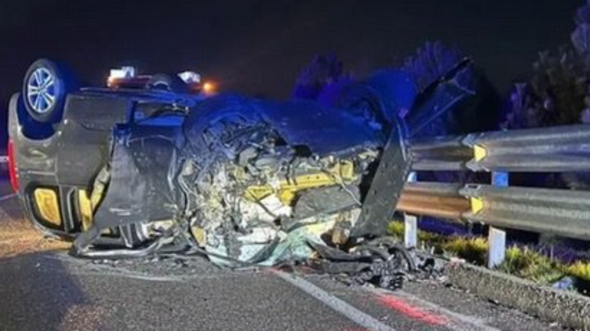 La furgoneta Toyota conduïda per l'home de 38 anys que va morir en el xoc amb un Porsche d'Andorra va quedar bolcada