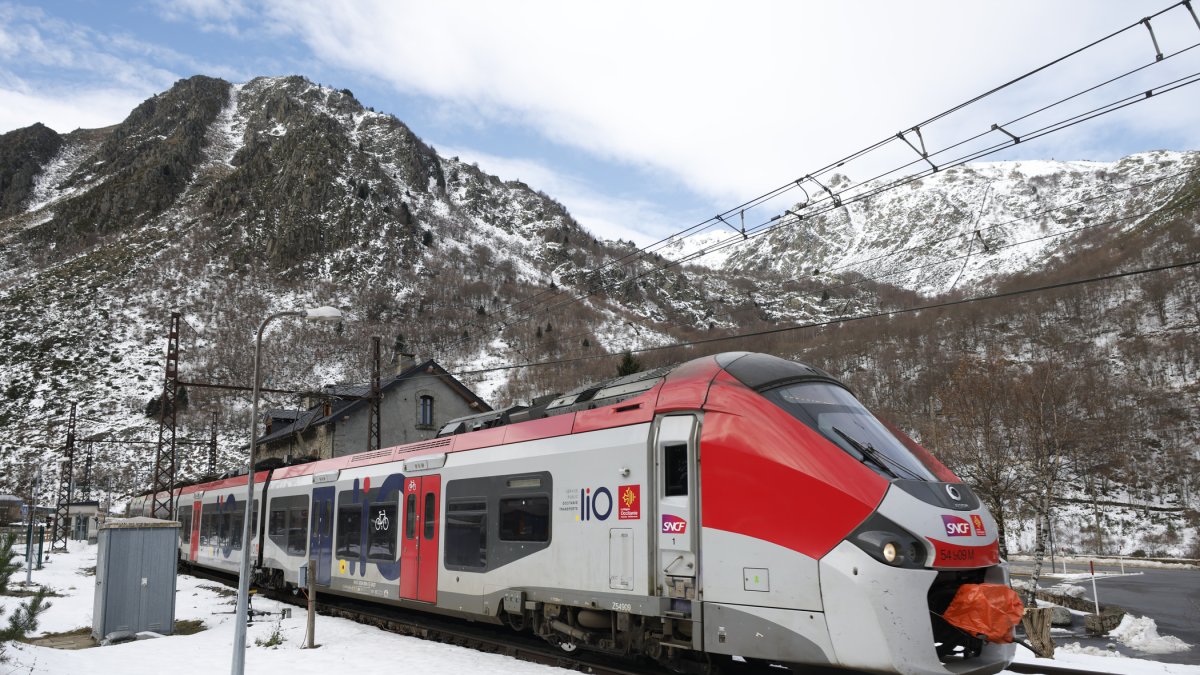 El tren sortint de l’Ospitalet.