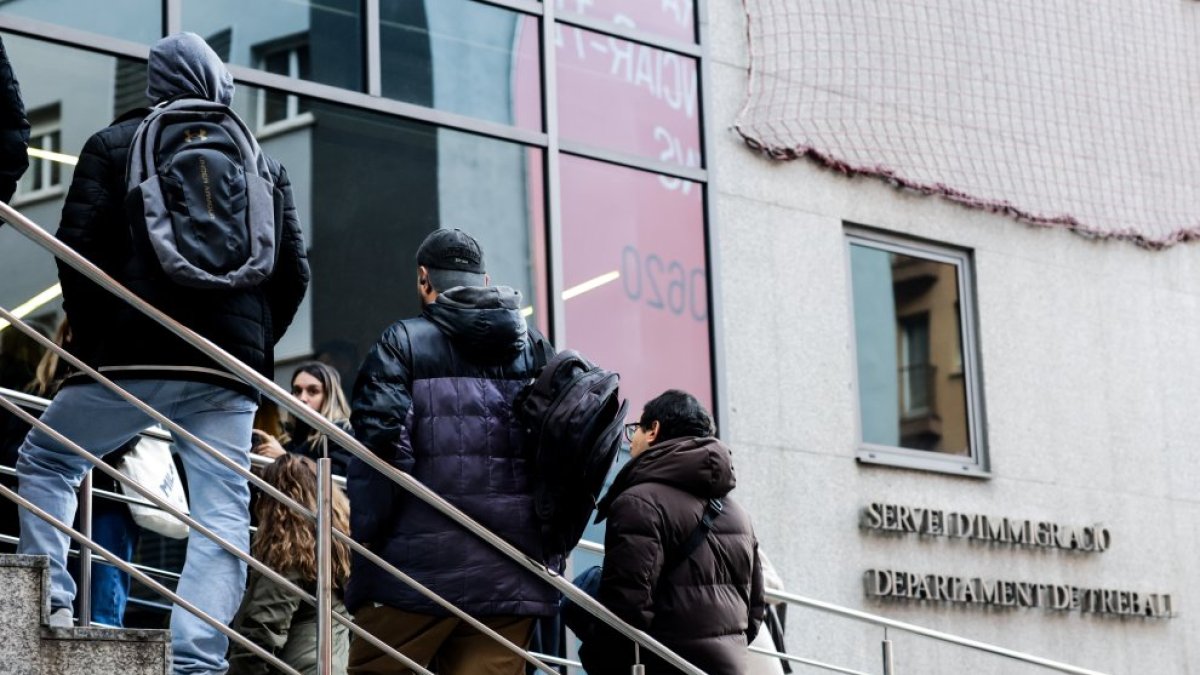 Cues al servei d’Immigració.