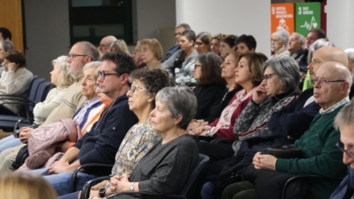El públic durant la conferència.