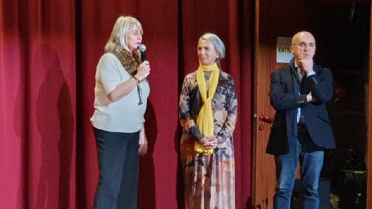 La doctora Luján Comas i el Doctor Xavier Melo, durant la conferència celebrada aquest vespre a d'Escaldes   