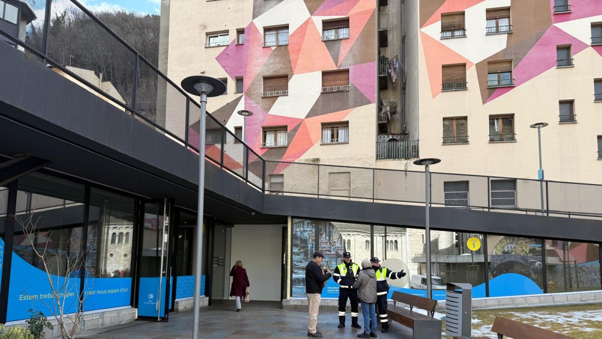 Portes Obertes dels dos locals que es posaran a concurs públic.
