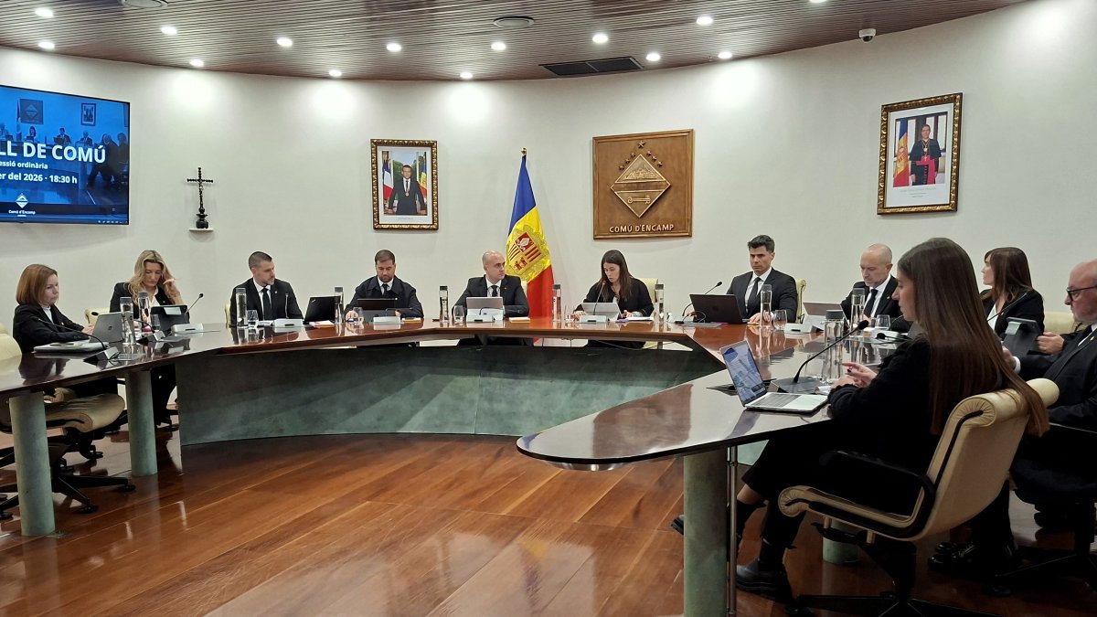 Un moment durant la sessió del consell de comú d'Encamp.