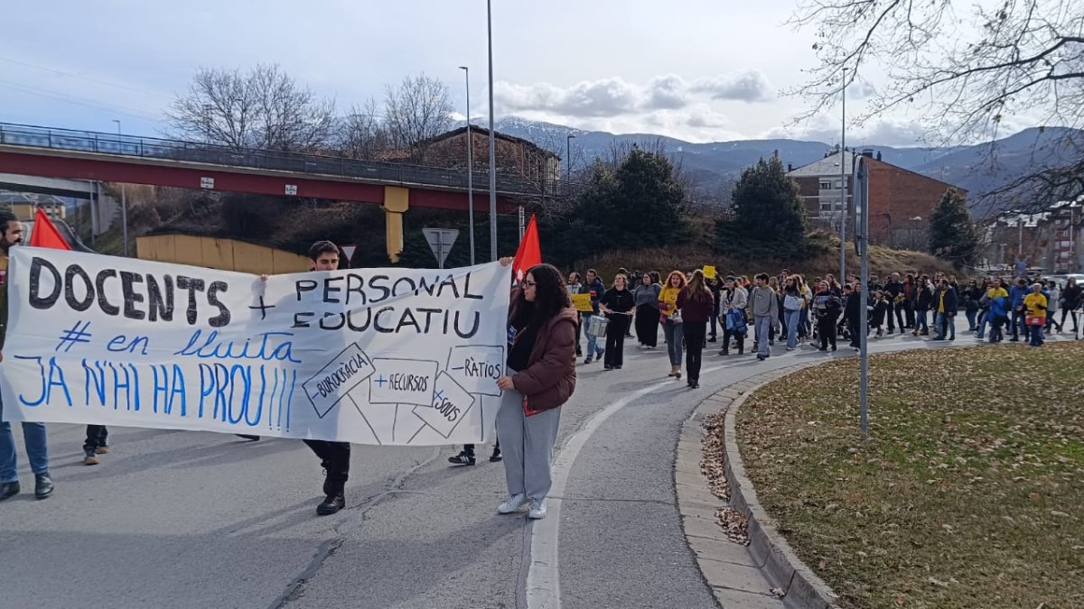 Un moment durant les protestes dels docents aquest matí a la Seu d'Urgell.