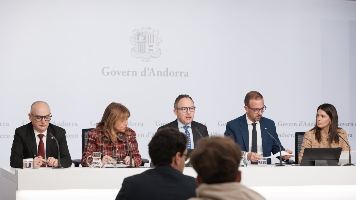 La cònsol d'Encamp, Laura Mas, ha comparegut amb el cap de Govern, Xavier Espot, i els ministres Ramon Lladós, Conxita Marsol i Jordi Torres per presentar els ajuts al Pas