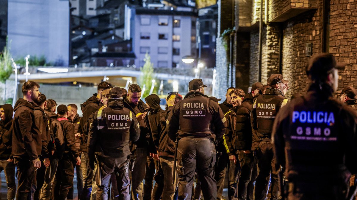 Policia en un partit de la selecció.
