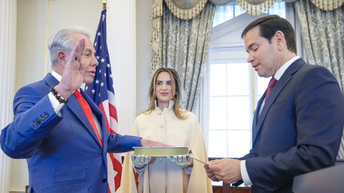 Jurament de Benjamín León Jr.