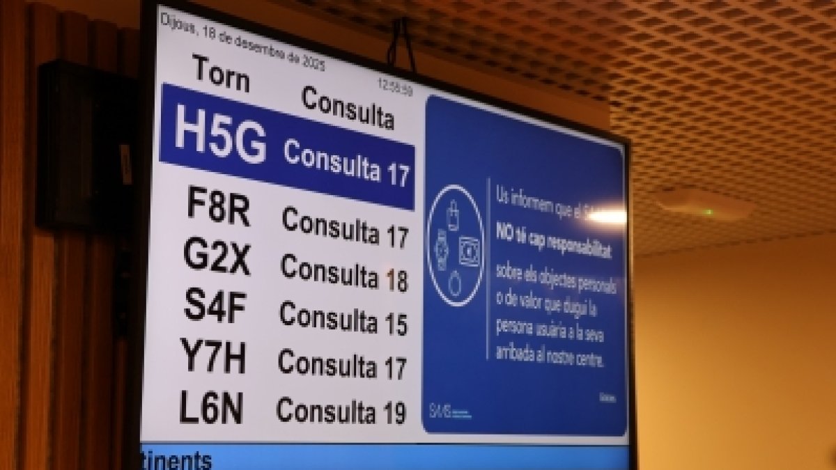 Una pantalla de la sala d’espera.