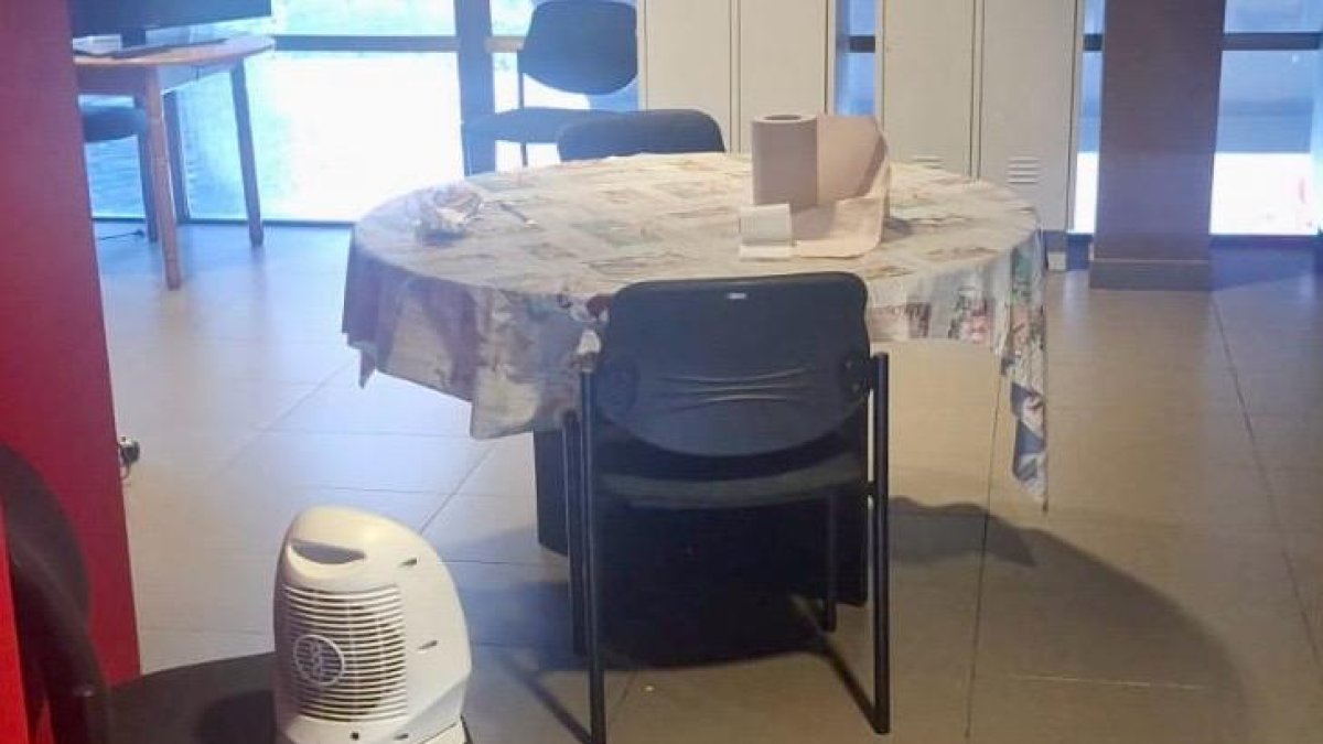 La sala on els policies mengen i descansen