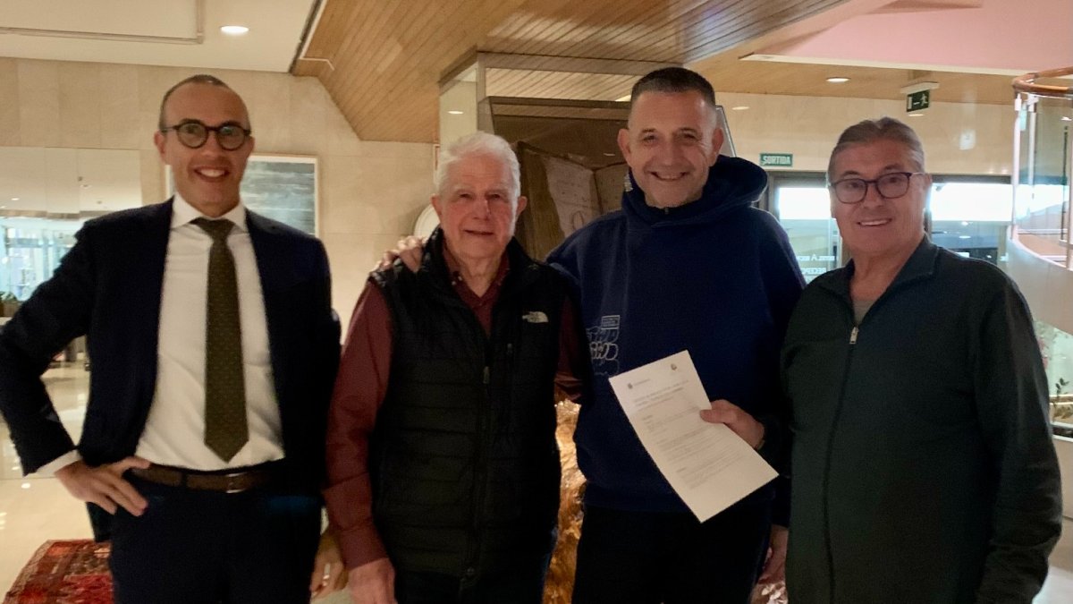 D’esquerra a dreta: Benjamí Pujol, secretari del Lions Club d’Andorra; Joan Junyent, vicepresident del Lions Club d’Andorra; Pep Castellón, vicepresident de Projecte Vida; i Josep Torrent, president del Lions Club d’Andorra.