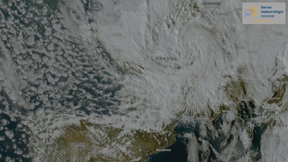 Una imatge de la borracsa Pedro sobre el Principat visible des del meteosat.