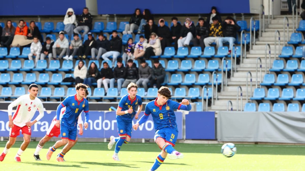 González, el golejador local.