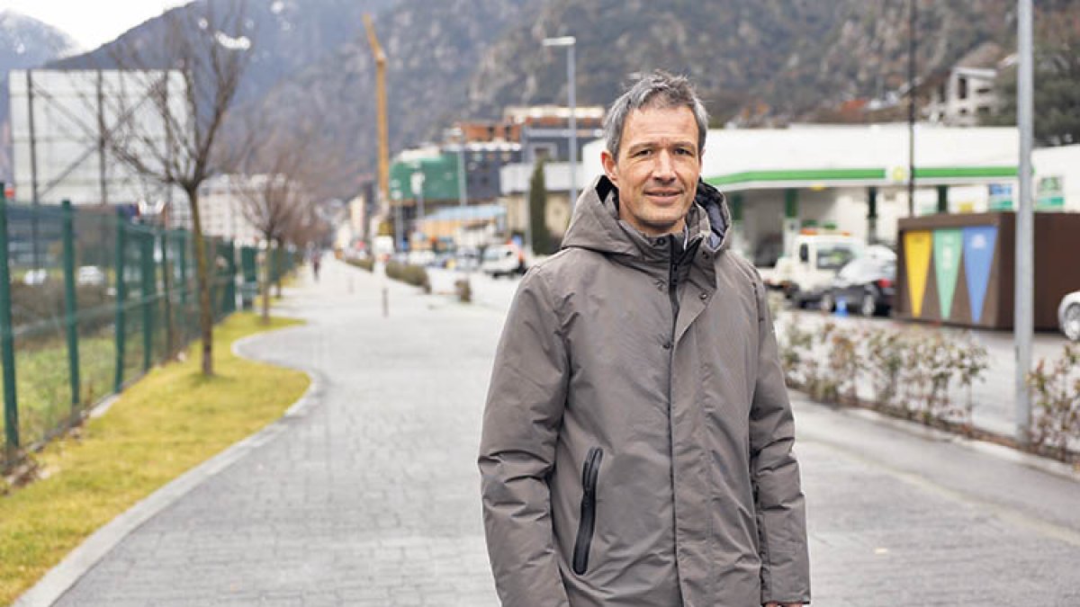 El conseller de la minoria David Astrié, a l’avinguda de Santa Coloma.