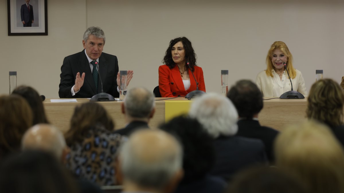 Josep Puigbó, Carmen Romero i la baronessa Carmen Thyssen a la presentació del llibre 'La edad no importa'