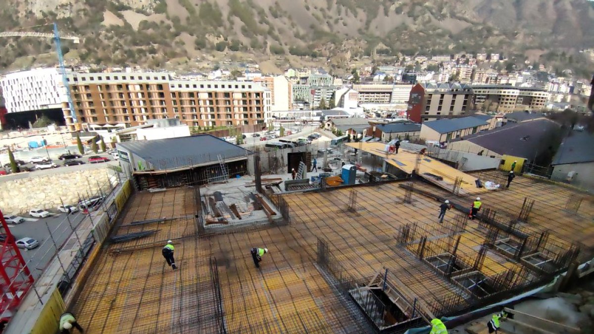 Construcció a la vall central.