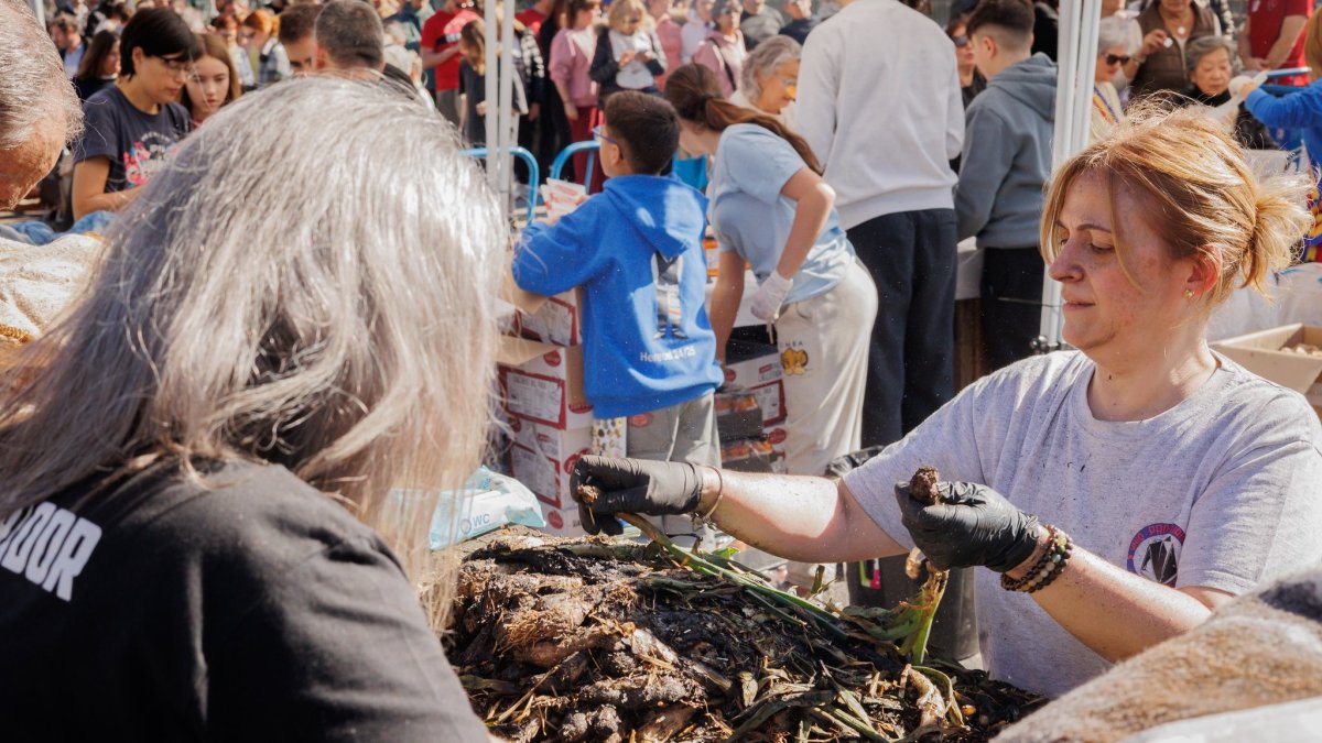 Un moment durant la calçotada popular.