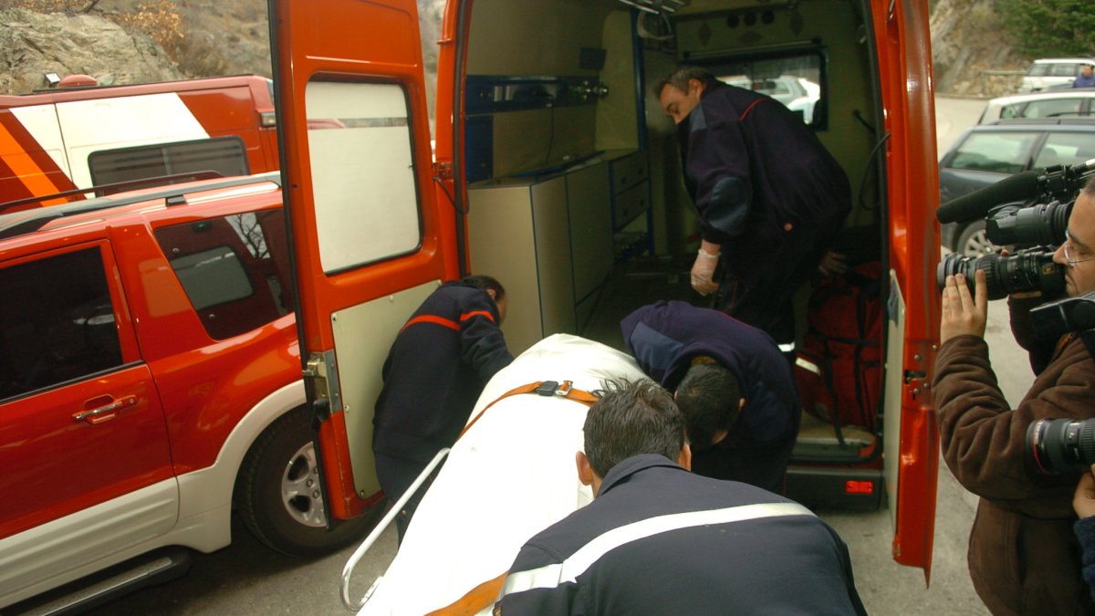 Trasllat del cos d'una de les víctimes del crim de dos andorrans al Roc de Caldes per part d'un xinès que es va suïcidar
