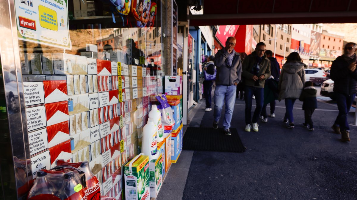 Un comerç de tabac al Pas de la Casa.