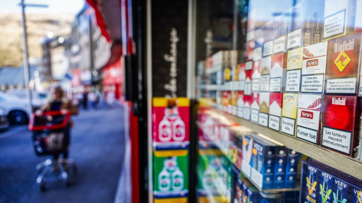 Comerç de tabac al Pas de la Casa.