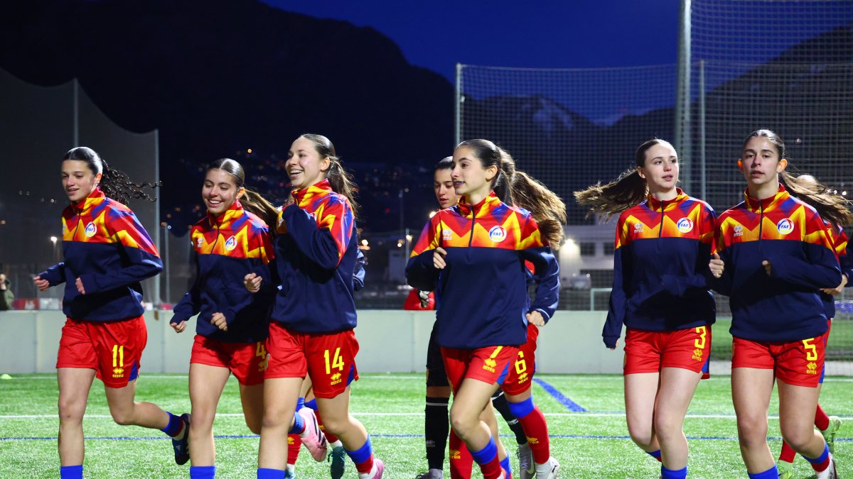 Les jugadores de la selecció sub 17, entrenant abans del Preeuropeu.