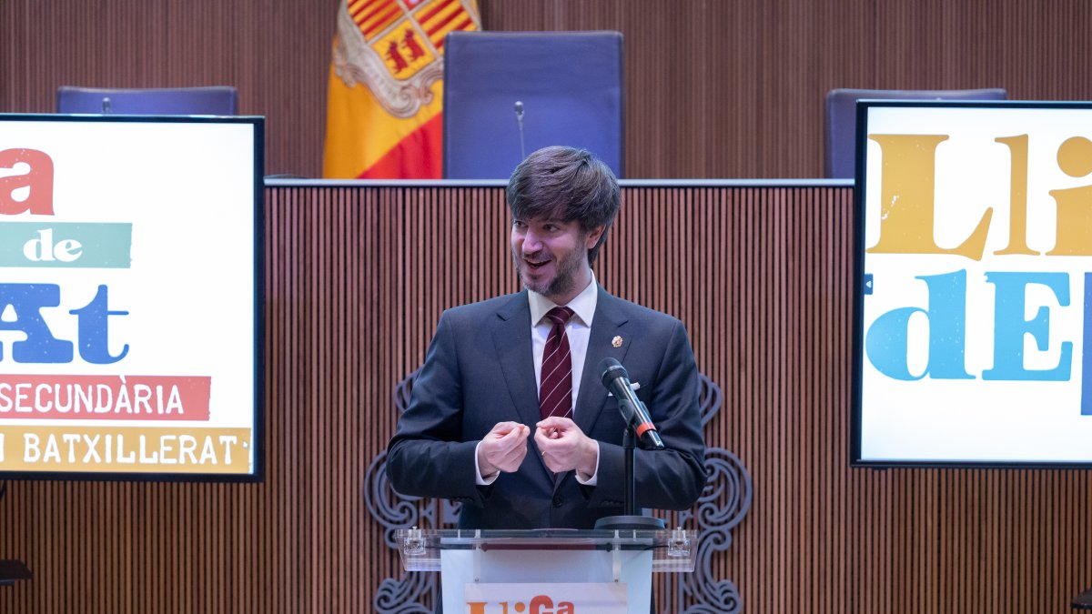 El síndic a la inauguració de la lliga de debat.
