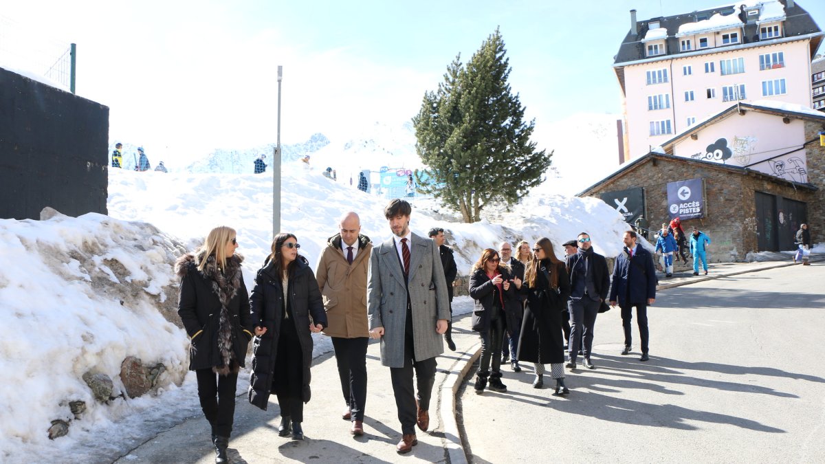 Visita institucional del síndic i la subsíndica general al Pas de la Casa per conèixer l'impacte que ha tingut sobre la regió el tall de l'RN-20