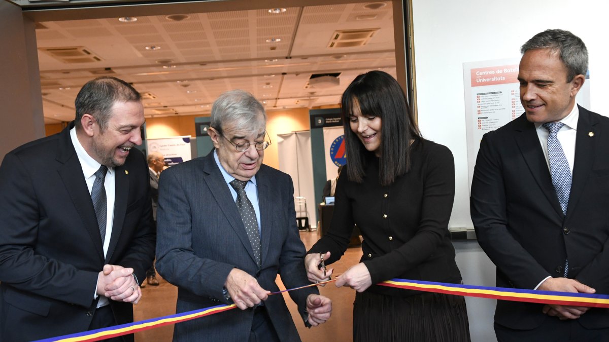 Baró i Bonell inaugurant el saló Connecta.