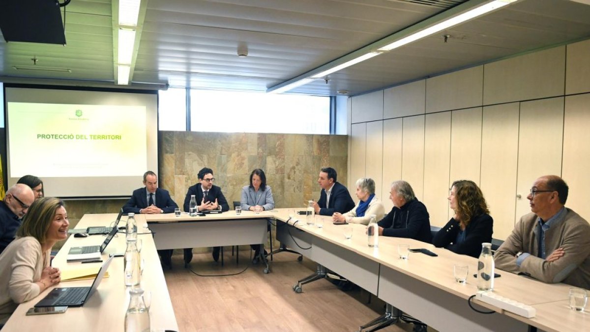 El ministre de Medi Ambient, Guillem Casal, amb exministres de la mateixa cartera a la trobada