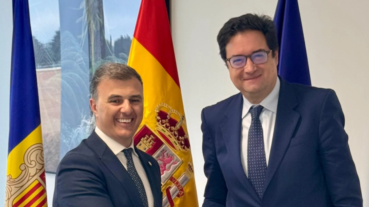 Els ministres Marc Rossell i Óscar López.