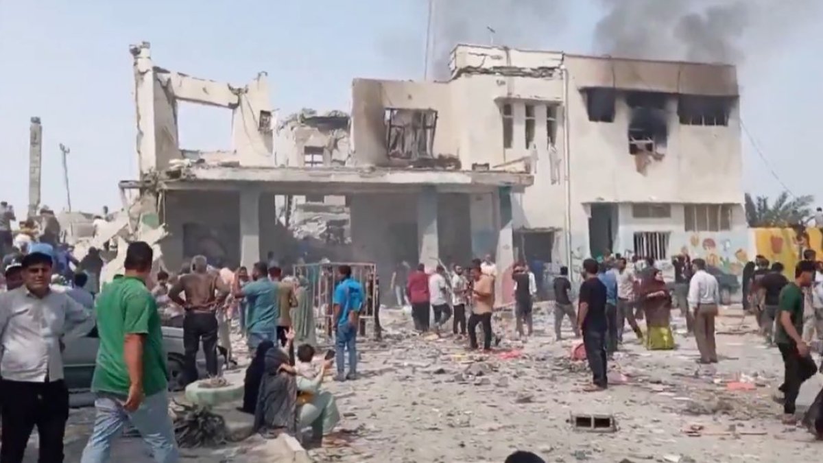 Un bombardeig en una escola que hauria causat 63 víctimes.