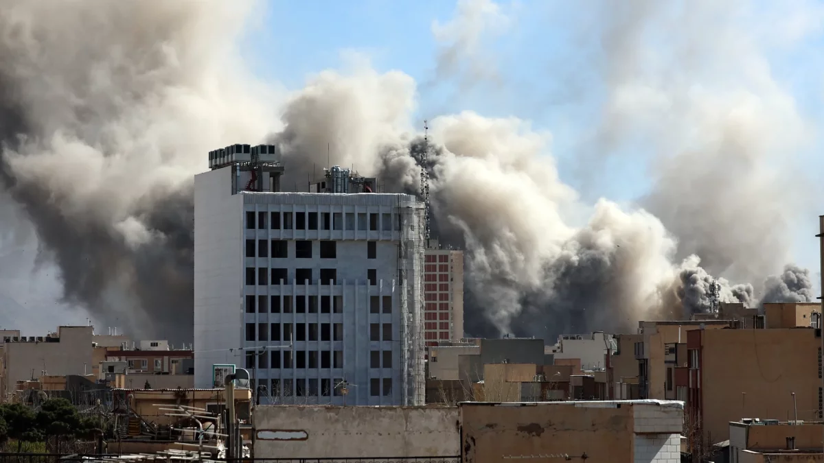 Una columna de fum a Teheran aquest matí