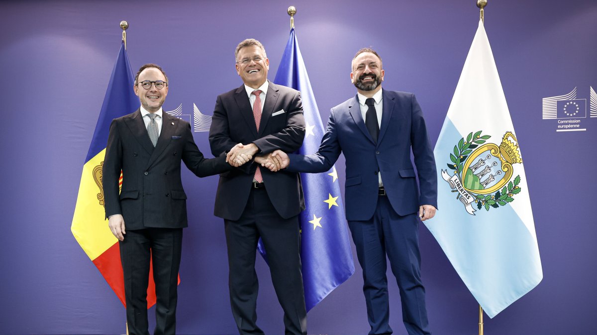 Espot, amb el comissari Sefcovic i el primer ministre de San Marino.