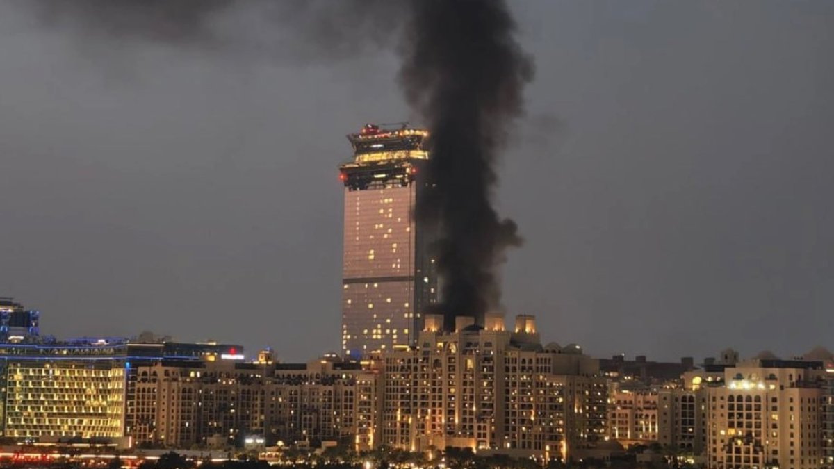 Columna de fum a causa d'un atac a Dubai.