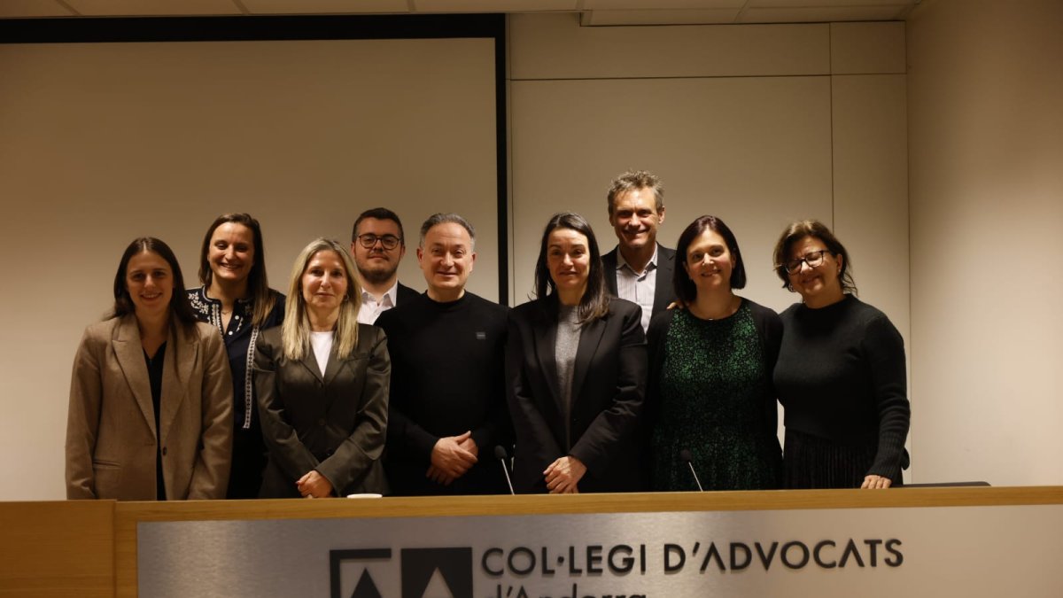 La nova degana del Col·legi d'Advocats d'Andorra, Margarida Marticella, amb el seu equip durant les eleccions.