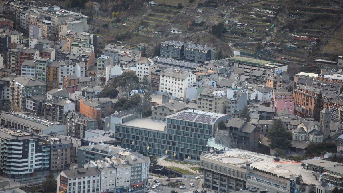Casa de la Vall i l’entorn afectat.