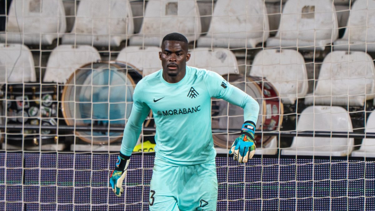 El porter Jesús Owono al partit de Còrdova.