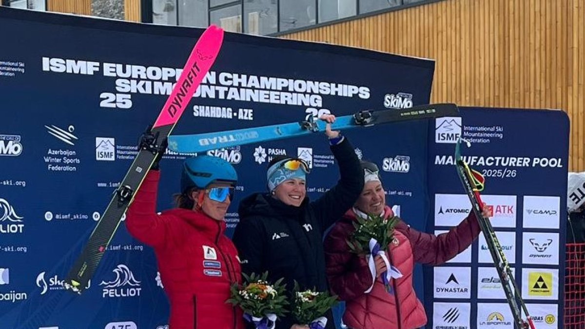 Lea Ancion, a l’esquerra, al podi de Shahdag.