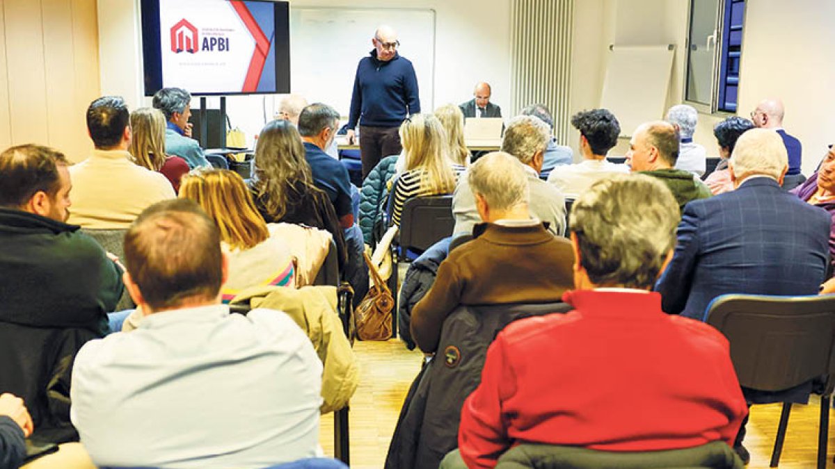 Trobada dels propietaris de pisos